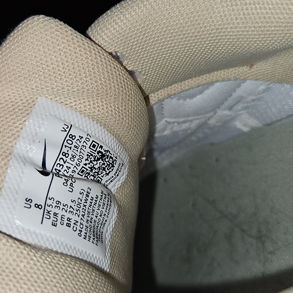 Nike Air Max 90 LV 8 Womens Sneakers - Picture 14 of 16